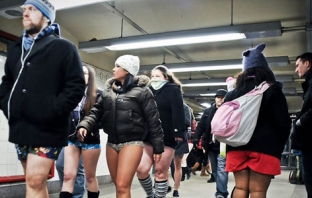 No Pants Subway Ride: ексхибиционизъм или изкуство