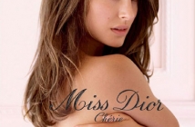 Натали Портман изгря гола в реклама на Dior
