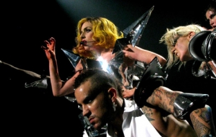 Lady GaGa с най-шокиращo видеo досега за Born This Way
