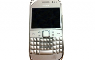 Новата Nokia E6 с QWERTY клавиатура