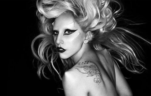 Lady Gaga остава No.1 в САЩ със звездите на Грами 2011