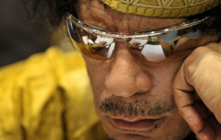 Пародиен ремикс с Муамар Кадафи взриви мрежата (Видео)