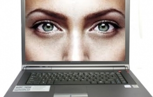Управление на ноутбук само с очи на CeBIT 2011