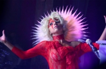 Lady Gaga дефилира на ревю, представи ново парче (Видео)