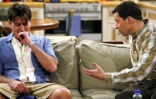 Официално: Warner Bros. уволни Чарли Шийн от Two and a Half Men, той прави свое ТВ шоу