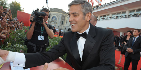 Джордж Клуни и Бен Афлек кацат в София през април