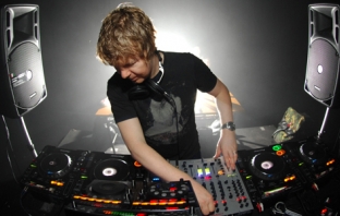 Mетрополис става на 15 с John Digweed