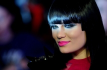 Порасналата Алиса сънува кошмар по Дикенс в новия клип на Jessie J (Видео)