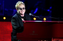 Сър Елтън Джон покорява Лас Вегас с шоуто Million Dollar Piano