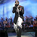 Kanye West прекъсна концерт заради изкълчен глезен
