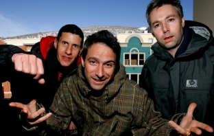 Beastie Boys пуснаха Hot Sauce Committee Part Two за безплатно слушане