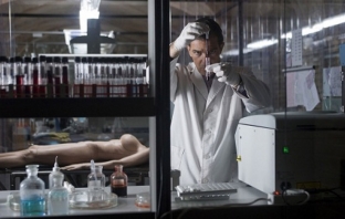 Бандерас с безмилостно отмъщение в хоръра The Skin I Live In на Педро Алмодовар (Видео) Бандерас с безмилостно отмъщение в хоръра The Skin I Live In на Педро Алмодовар (Видео)