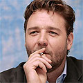 Вредният навик на Russel Crowe ядоса непушачите