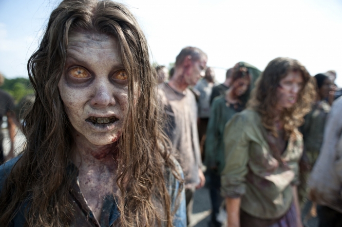"Живите мъртви" се завръщат! Ексклузивен промо кадър от втори сезон на хитовия зомби сериал Тhe Walking Dead 