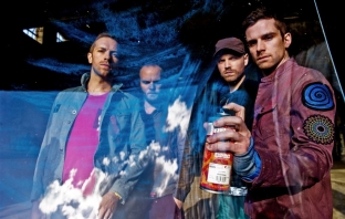 Излязоха още две нови парчета на Coldplay (Аудио)