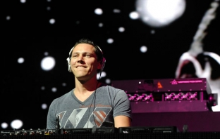 Tiesto става герой в нова реалити уеб-поредица