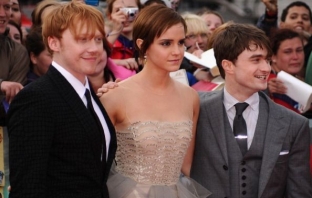 Краят на една епоха! Хиляди се сбогуваха с Хари Потър в Лондон (Видео)
