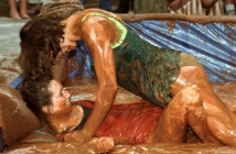 Bikini Mud Wrestling - мръсна еротика или олимпийски спорт?!
