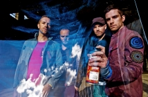 Coldplay свирят за музикалното образование