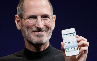 Стив Джобс си подаде оставката като изпълнителен директор на Apple