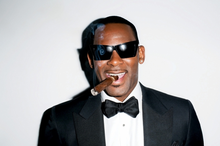 R. Kelly се завръща към R&B звученето и провокативната си лирика с Black Panties