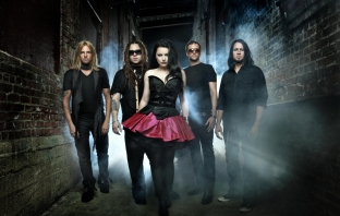 Албумът Evanescence на Evanescence излиза на 10 октомври