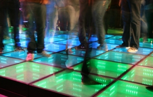 Танцувай на Sustainable Dance Floor на SeeMe 6 и генерирай енергия! Виж програмата на дансинга