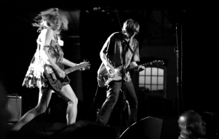 Бъдещето на Sonic Youth под въпрос, Муур и Гордън се развеждат