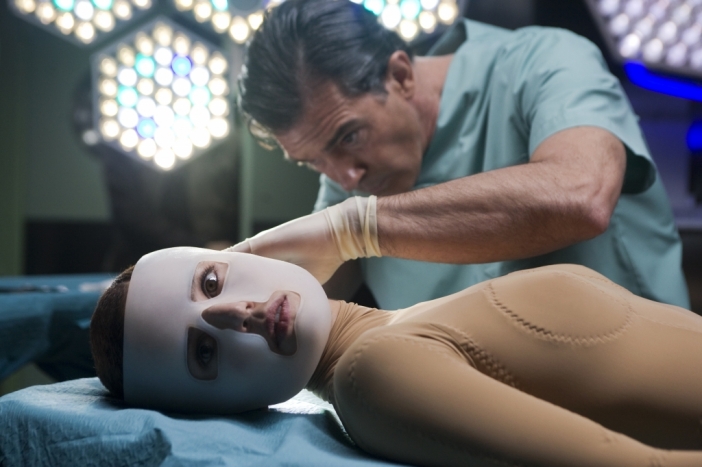Бандерас е безмилостен хирург в хоръра The Skin I Live In на Педро Алмодовар (БГ трейлър)