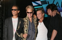 Van Halen подписаха с Interscope Records, новият албум с Лий Рот е завършен