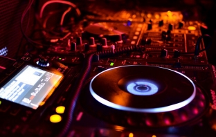 Избери най-добрия DJ и клуб на България