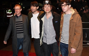 Blur с New Order на шоуто по закриването на Летните олимпийски игри
