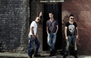 East 17 се завръщат с нов албум, вдъхновен от Kings Of Leon и U2 (Видео)