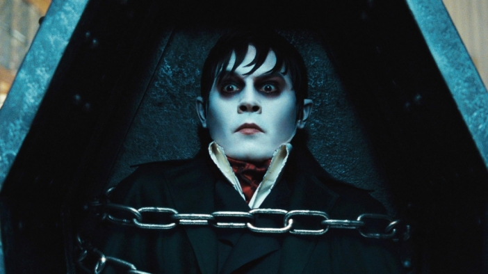 Джони Деп е неустоим вампир в Dark Shadows (Видео)