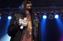 Snoop Dogg издава сборник с лирика за четене и пушене (Видео)