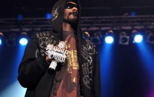 Snoop Dogg издава сборник с лирика за четене и пушене (Видео)