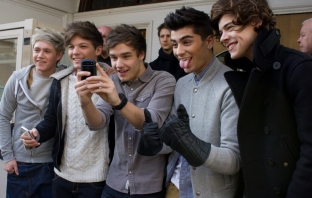 One Direction се замесиха в скандал, съди ги група на име One Direction One Direction се замесиха в скандал, съди ги група на име One Direction