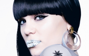 Jessie J с ново амплоа, духът на David Guetta в Laserlight (Видео)