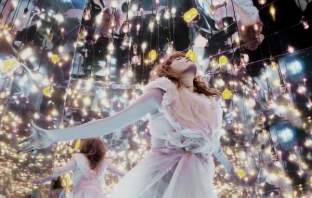 Виж кой печели албума Ceremonials на Florence and the Machine с Avtora.com!