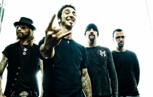 Godsmack издават първи концертен албум 