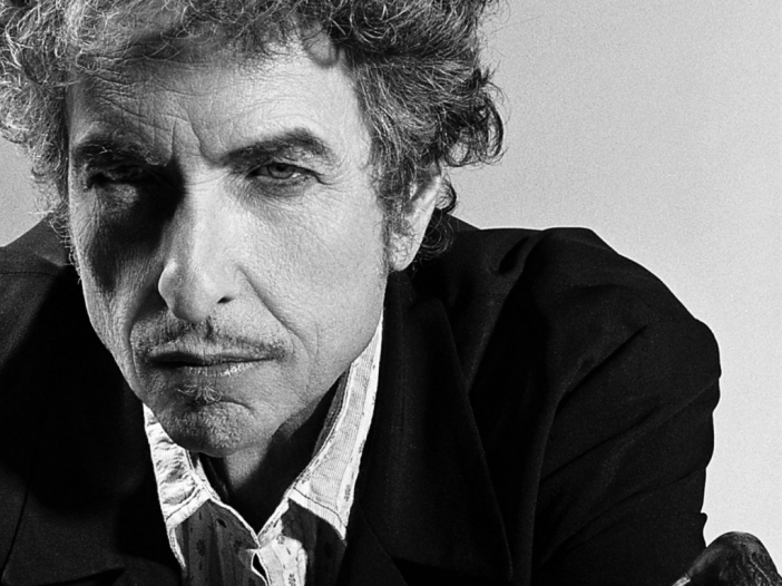 Боб Дилън с американския еквивалент на рицарски сан