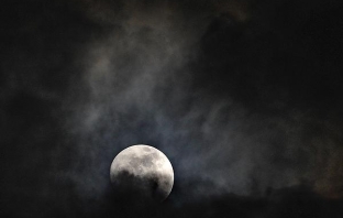 Луната бе с 14% по-голяма и 30% по-ярка през нощта срещу Гергьовден