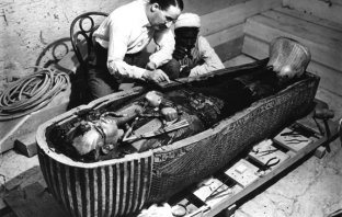 Хауърд Картър - 138 години от рождението на откривателя на гробницата на Тутанкамон в Google