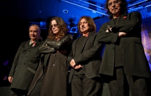 Black Sabbath издават Best of компилация през юни