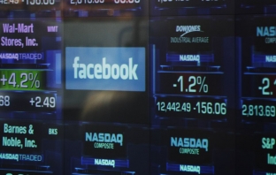 Facebook струва $104 млрд., продаде акции на стойност $16 млрд. за един ден