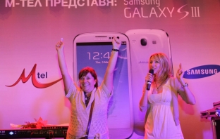 Над 400 души посрещнаха Samsung Galaxy S III в M-Tel Experience Store (Видео)