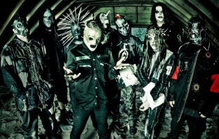 Slipknot издават best-of компилация с концертно DVD през юли