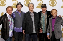 The Beach Boys се завръщат с нов сингъл - That's Why God Made The Radiо (Видео)