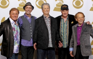 The Beach Boys се завръщат с нов сингъл - That's Why God Made The Radiо (Видео) The Beach Boys се завръщат с нов сингъл - That's Why God Made The Radiо (Видео)