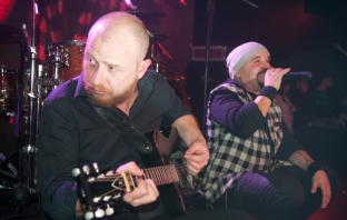 Aхат, D2 с Дичо, Б.Т.Р. и Ренегат на Kavarna Rock 2012 Aхат, D2 с Дичо, Б.Т.Р. и Ренегат на Kavarna Rock 2012